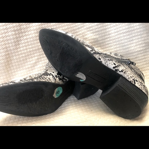 Union Bay Ankle Booties - Picture 4 of 5